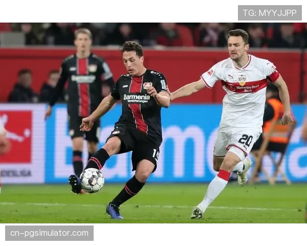 勒沃库森vs斯图加特：两队半场合计完成超过300次传球，节奏极快